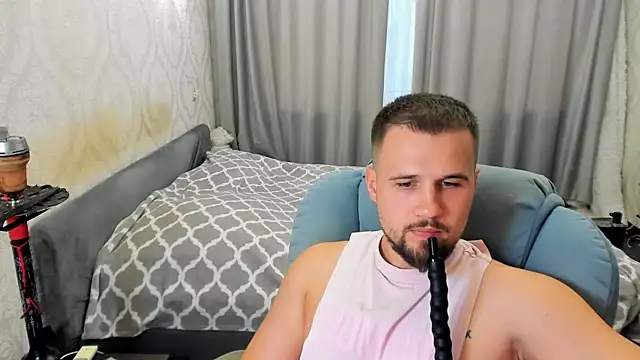 Vladik_b live cam on StripChat