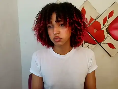 Elianisbigcock live cam on StripChat