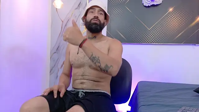 theronnyone live cam on StripChat