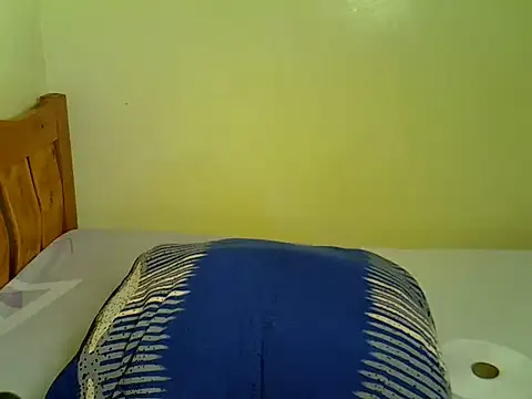 Pearl_petite webcam