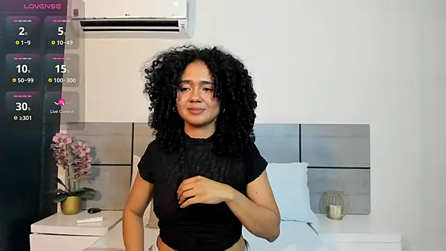 Kiraspell live cam on StripChat