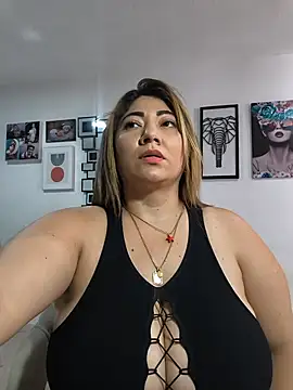 kendra_fire (F milf) - show  boobs