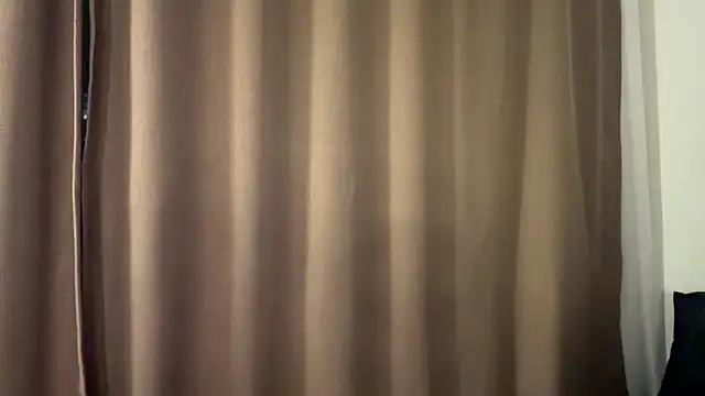 Ur_neighbor_Kira webcam