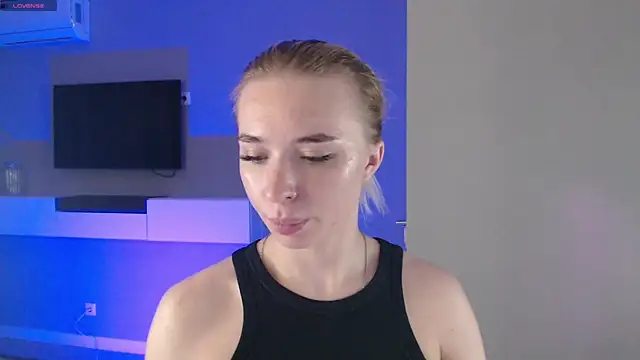 Emily_Hartt webcam