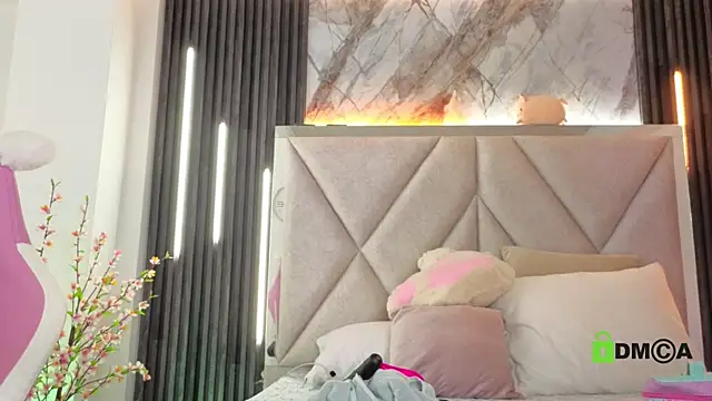 Happy_tits webcam
