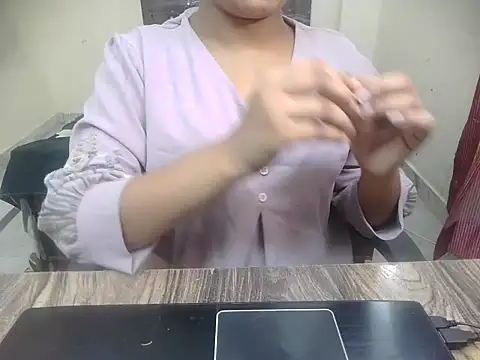 Bold-Divya1 live cam on StripChat