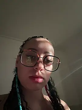 queenlo_xxx webcam