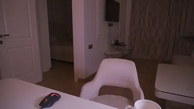 wwasian webcam