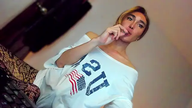 MistressNextDoor_ webcam