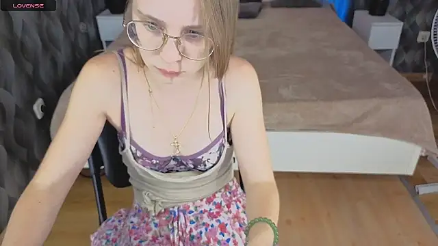 WhiteWingsDoll webcam