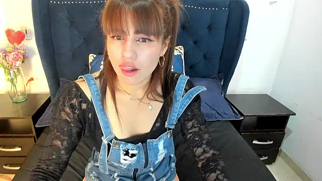 _luna_blooms - _Luna_Blooms's free webcam - UK Sex Cams