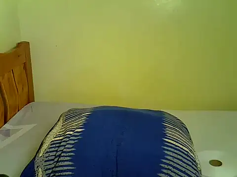 Pearl_petite webcam