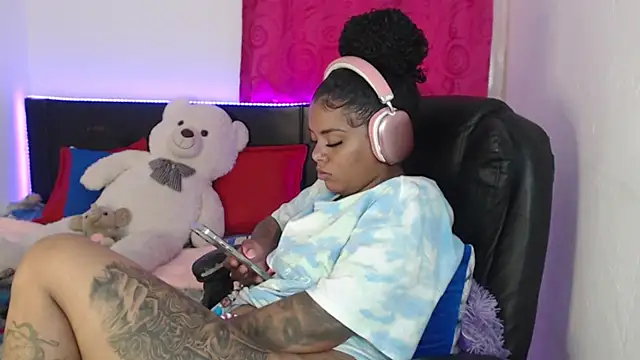 ladyrd1 webcam