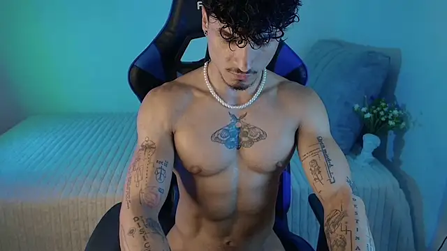 Thomas_Fit1 live cam on StripChat