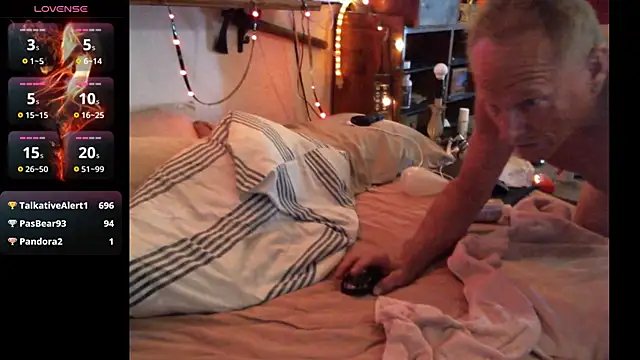 Pussyeat2please webcam