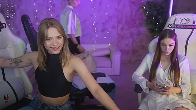 Ella_054 webcam