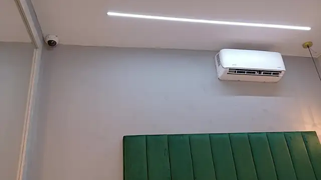 NaughtyHally_ webcam