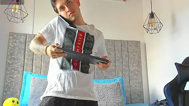 Calvin_Hunter webcam