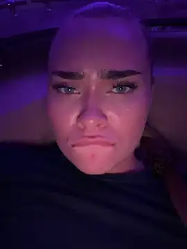 MonicaWestt webcam