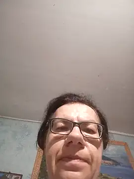 Olena72531 webcam