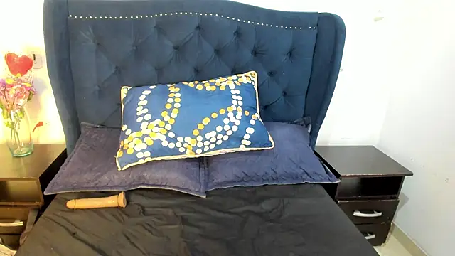 _Luna_Blooms webcam