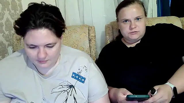 MilaXHelen webcam