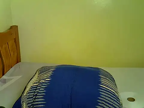 Pearl_petite webcam
