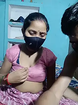 RoyalDesiCouple webcam