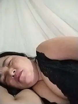 NAAYA8190 live cam on StripChat