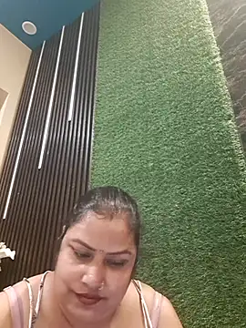 shanvii (F milf) - Split on boobs