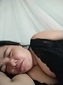 NAAYA8190 live cam on StripChat