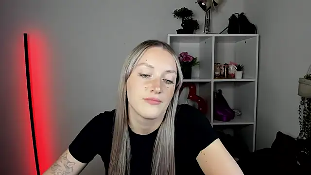 EvelynBlond webcam