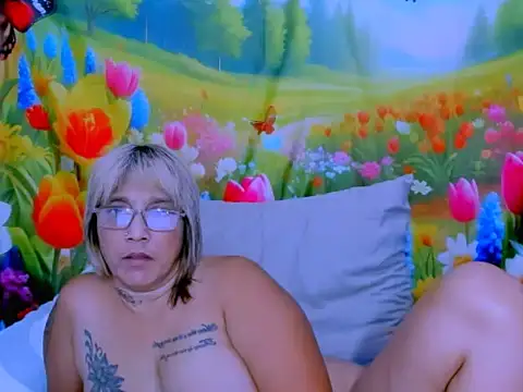 indianroxy (F mature) - make me wet n dripping