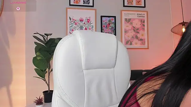 Tiffany_Low webcam