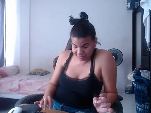 Adriana_0312 webcam
