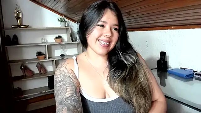 LinaBrowm webcam