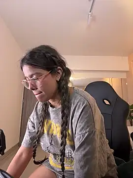 NINI__MOON__ webcam
