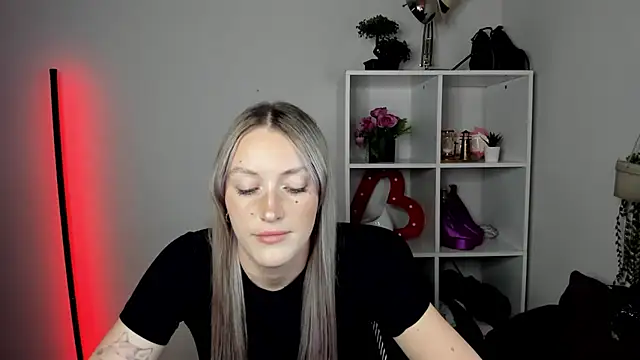 evelynblond - EvelynBlond's free webcam - UK Sex Cams