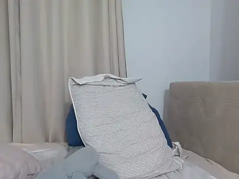 Deliciousgal live cam on StripChat