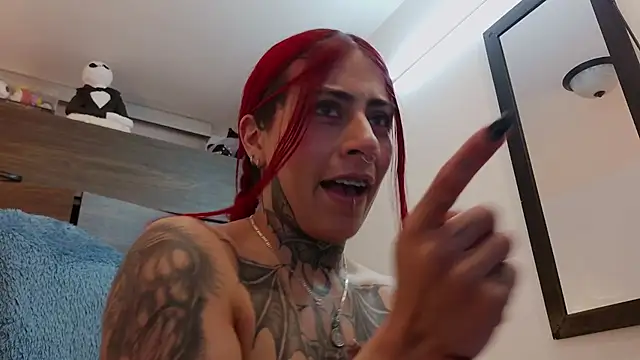 selene_red_ webcam