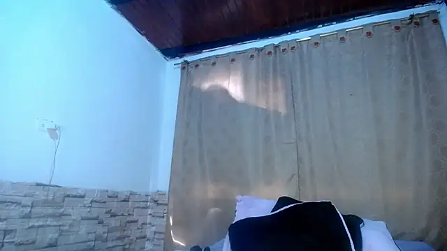 Miniature de la webcam en direct de Bicky_25 avec #girls, #hd et #mobile