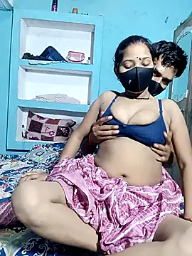 RoyalDesiCouple webcam