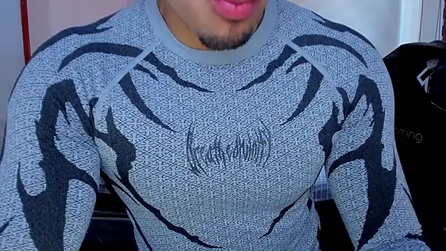 Tommy_Bred live cam on StripChat