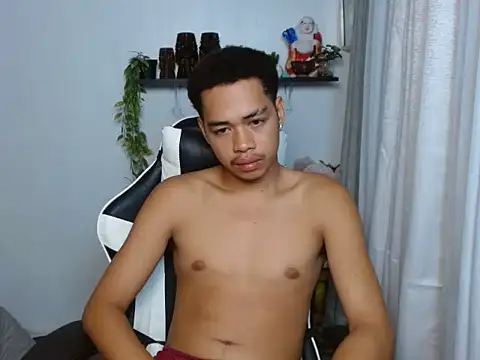 curlyasian_njxx live cam on StripChat