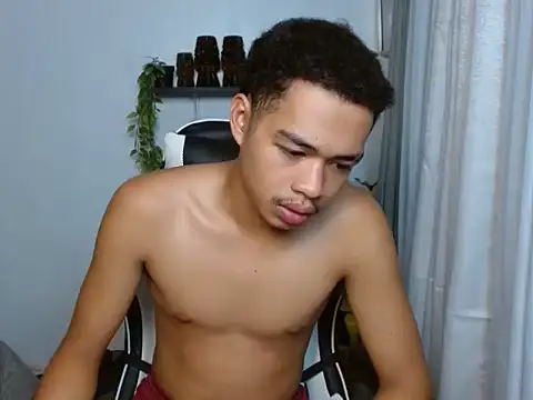 curlyasian_njxx webcam
