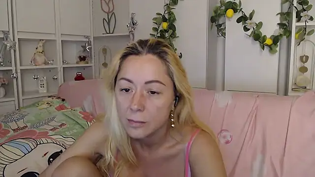 _karolynesyera_ webcam