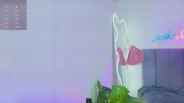 Seraphine_tay1 live cam on StripChat