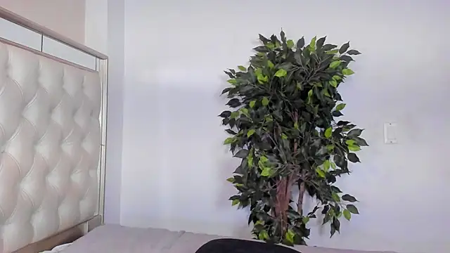 Miss_KhalifaDoll webcam