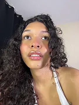 sophiemoo_ - Sophiemoo_'s free webcam - UK Sex Cams