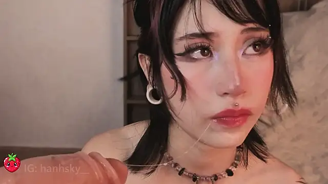 hannahsky_ (F teen) - blowjob saliva